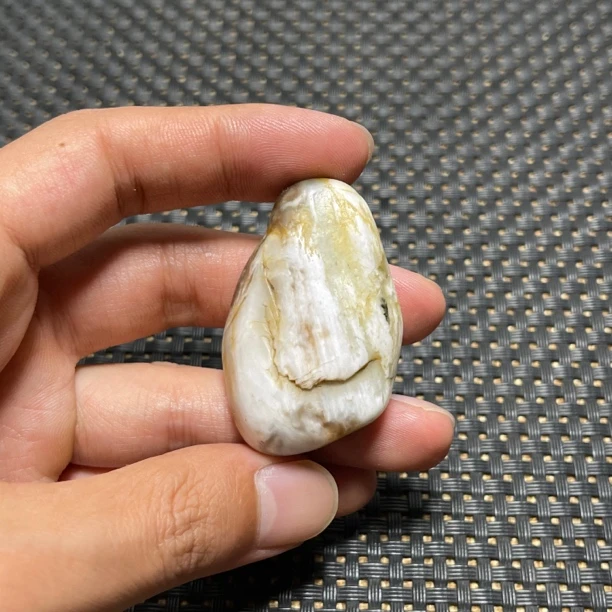 和田玉原石籽玉天然艾德莱斯直闪石带猫眼手把件挂件俏色精美巧雕