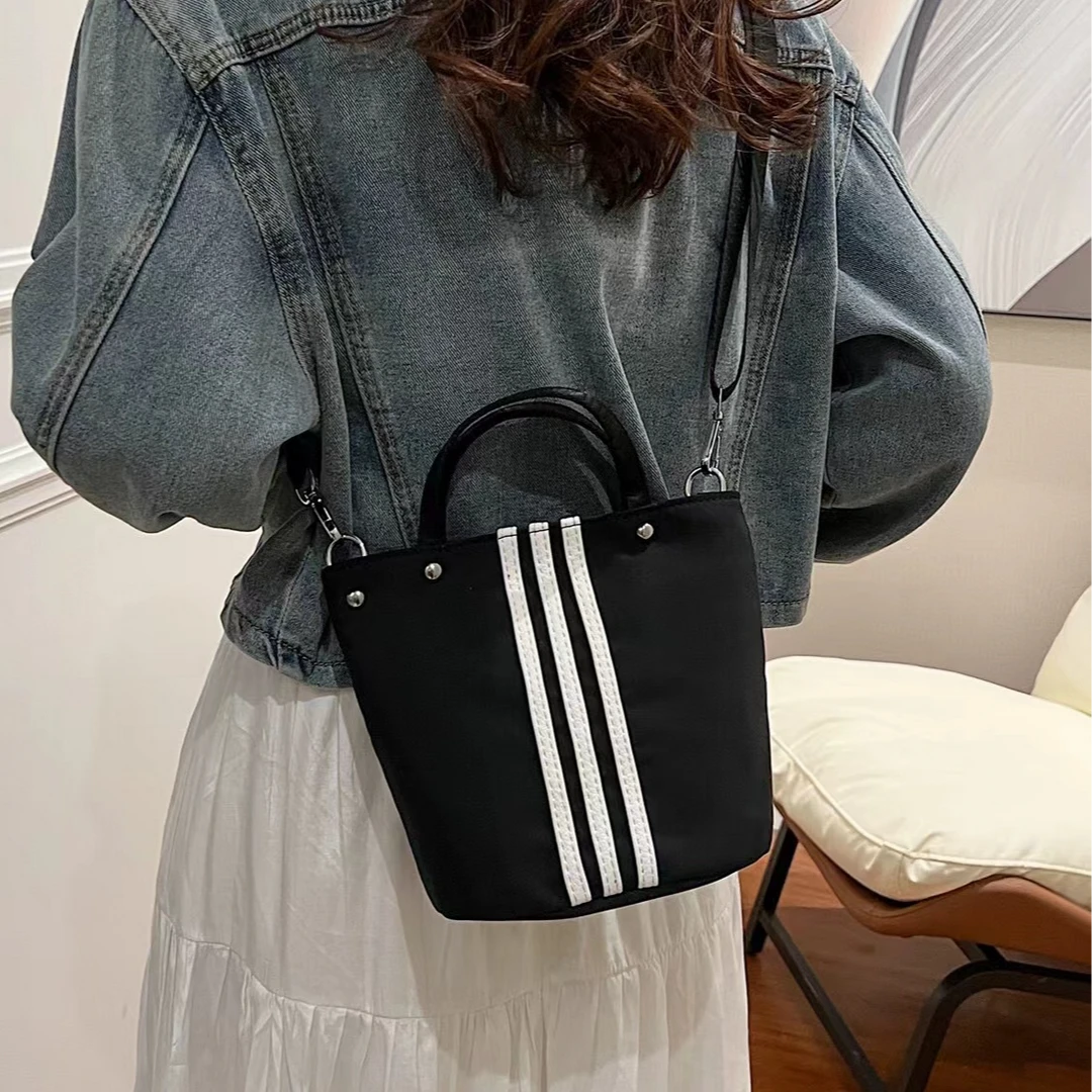 休闲百搭轻便水桶包洋气单肩斜挎包简约高级感手提包