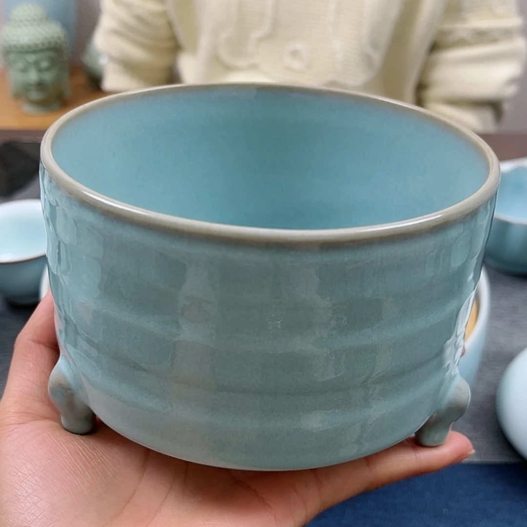 【闪购商品】瓷微瑕三足尊