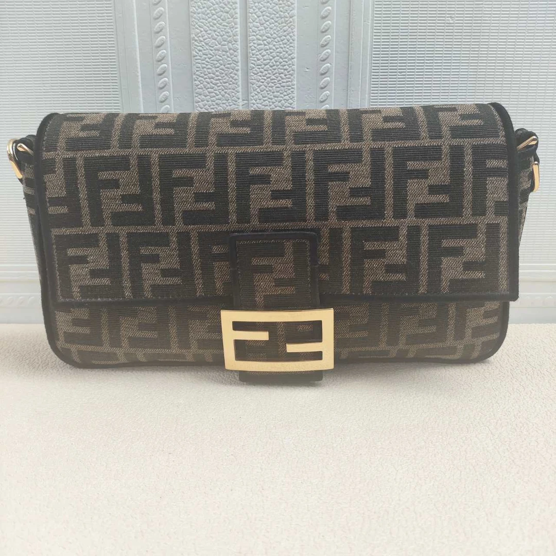 95新 FENDI/芬迪 芬迪帆布法棍包底长27棕色拼老花