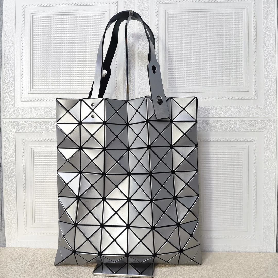 95新 Issey Miyake/三宅一生 麦殿甄选/三宅一生pvc底34灰色手提