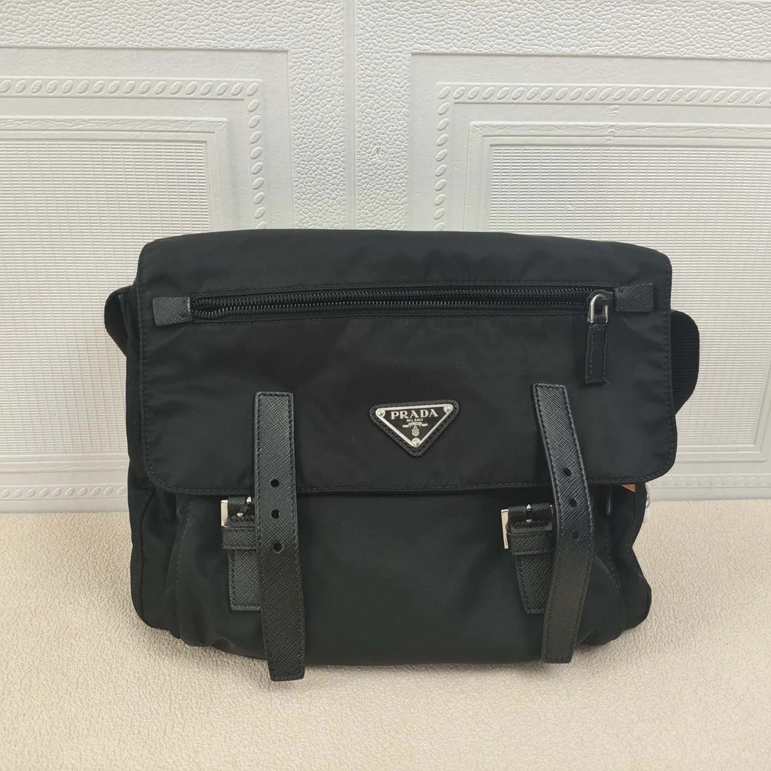 99新 Prada/普拉达 麦殿甄选/普拉达尼龙邮差包24cm黑色/斜挎包