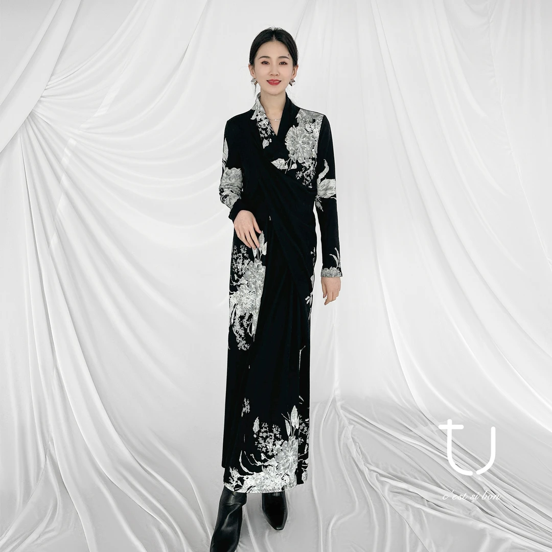 TU女装立裁荡领设计感羊毛印花连衣裙2025秋季新款慵懒风长款裙子