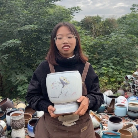 红陶20CM以下瑕疵高24宽20