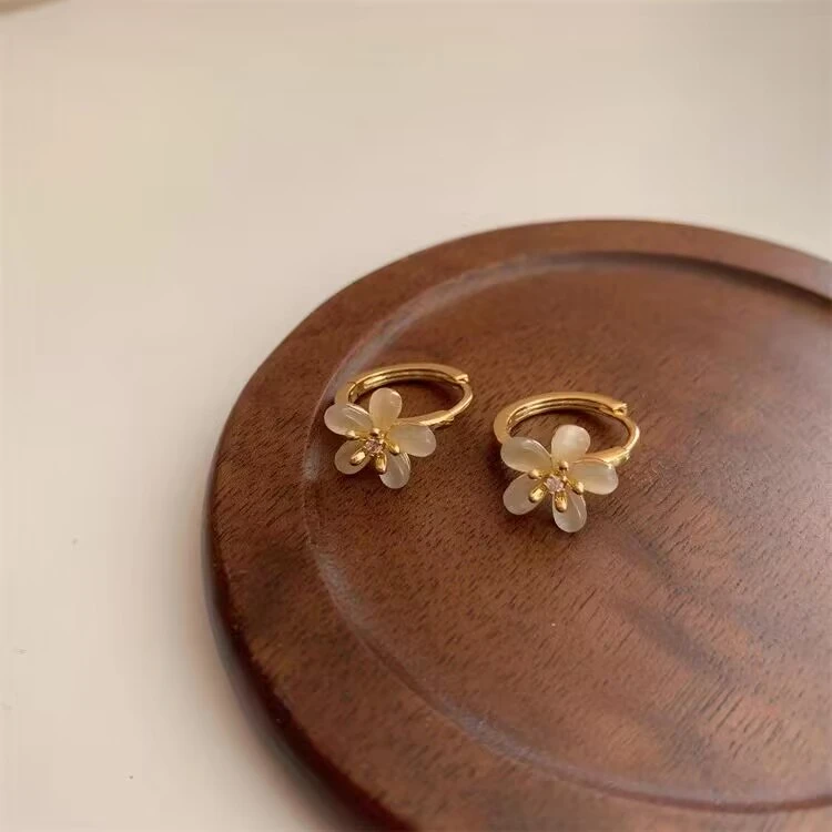 铜合金耳饰 小众设计感太阳花耳扣耳环女高级轻奢简约百搭耳饰