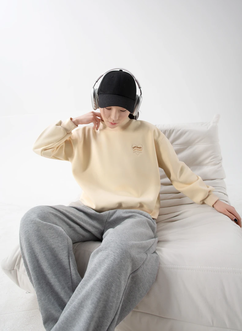 韩版冬季女士奥利加温保暖工艺爱心刺绣时尚立领卫衣休闲纯色简约