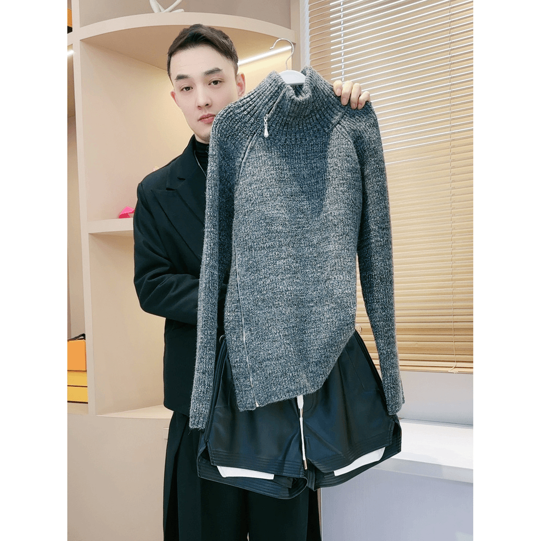 【LING哥定制】冬季加厚斜向拉链高领毛衣2528A+黑色皮短裤1595A