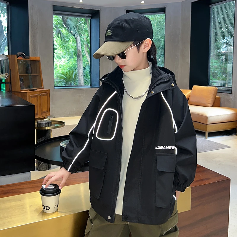 男童秋装新款冲锋衣外套2024帅气儿童春秋中大童潮酷男孩夹克1040