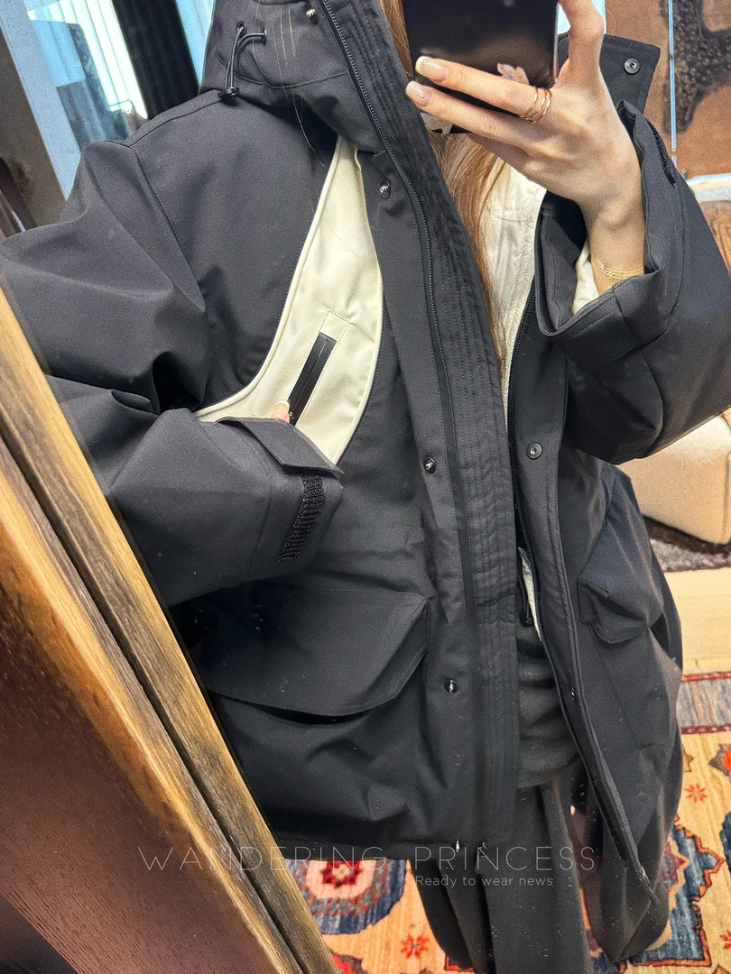 钱美西 连帽黑白撞色冲锋衣 A240040