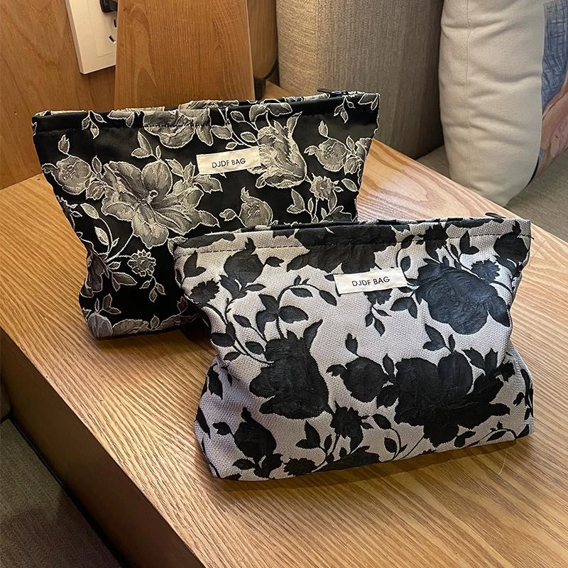 新款黑色浮雕牡丹花便携大容量化妆包拉链帆布旅行化妆品收纳包女