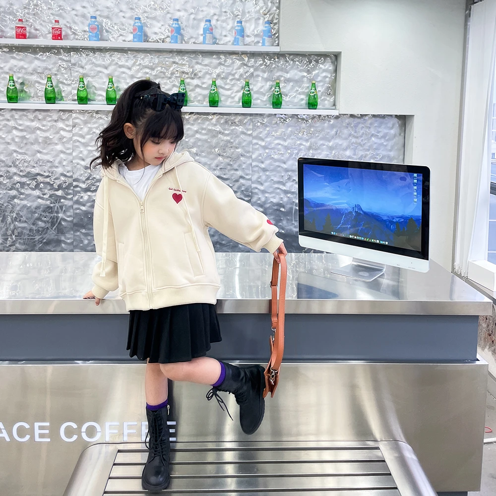 秋冬加绒新款2024年女大童刺绣爱心宽松纯色外套zb2153 简约童品