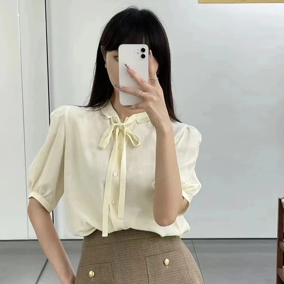 99新 Celine/思琳 36码嫩黄色凯旋门暗纹中袖上衣