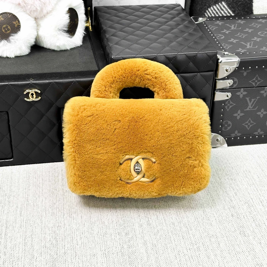 99新 Chanel/香奈儿  姜黄色 泰迪毛毛 镭射码卡24开 链条包