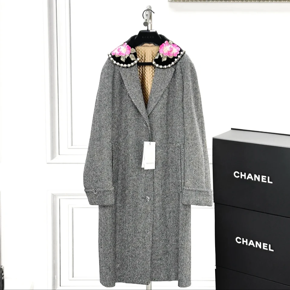 99新 GUCCI/古驰 36码 黑白色 拼黑色领、刺绣花图案长袖长款大衣