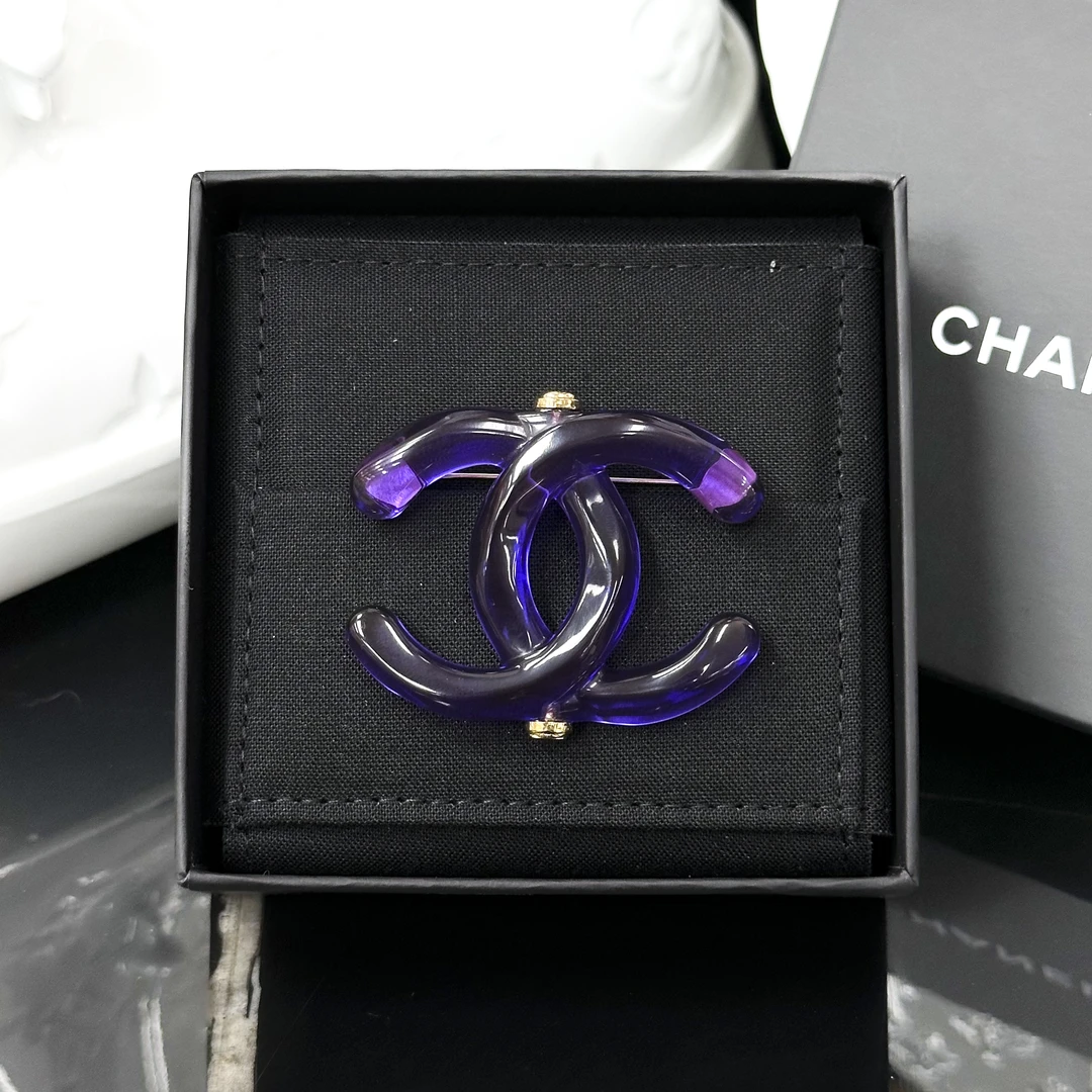 99新 Chanel/香奈儿 22K蓝紫色亚克力双C胸针