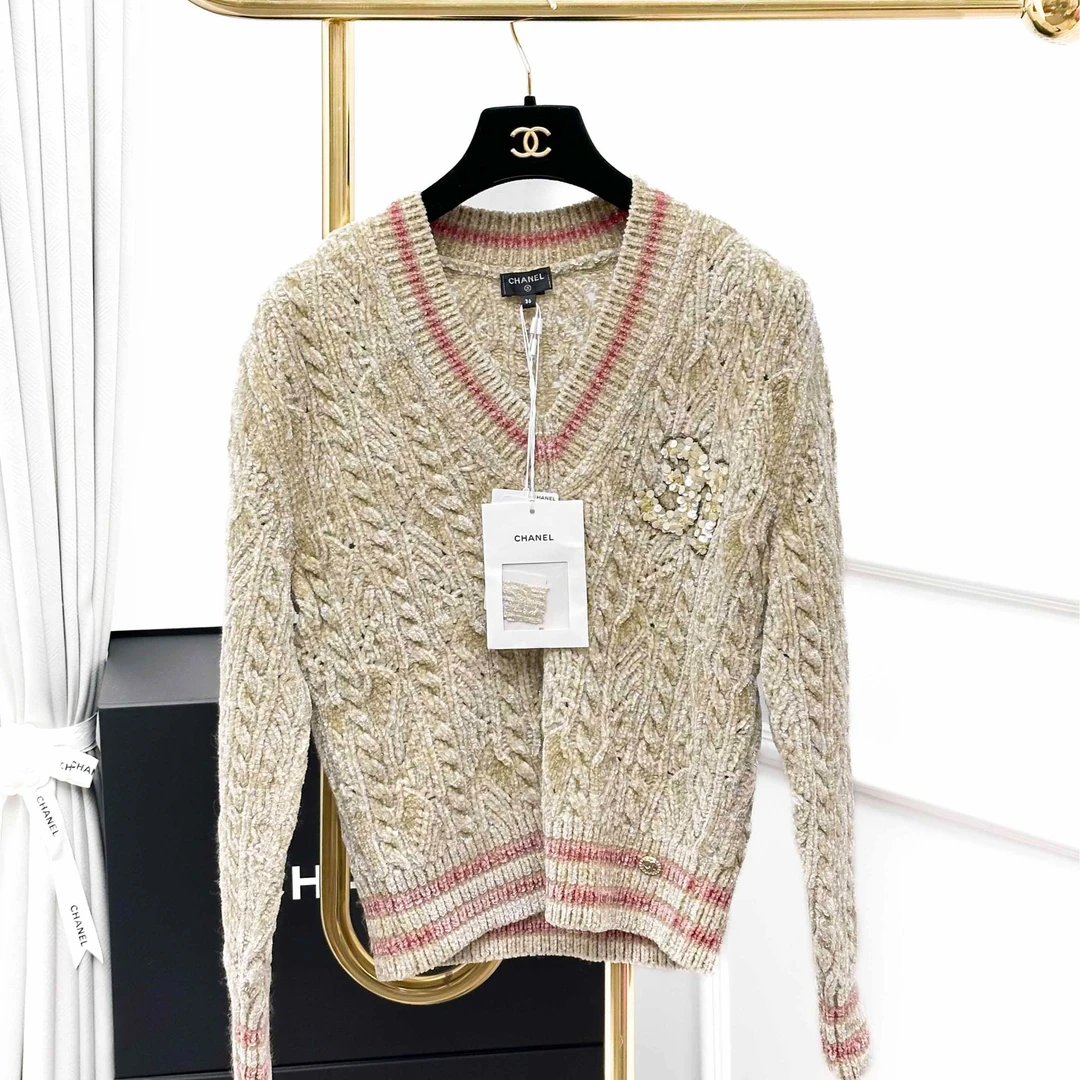 99新 Chanel/香奈儿  36码 22B  卡其色粉边丝绒针织V领毛衣