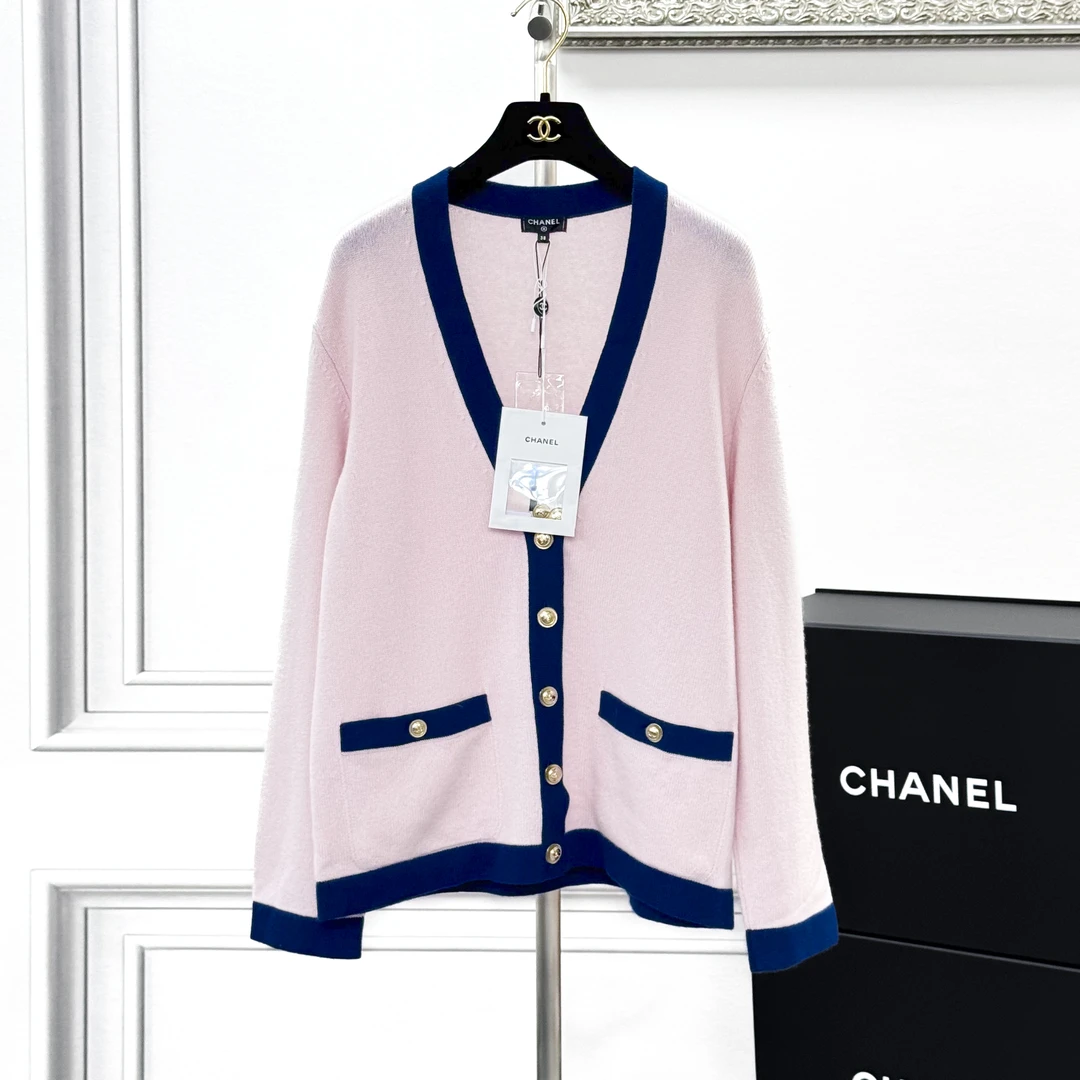 99新 Chanel/香奈儿 38码21C早春粉色蓝边羊绒开衫