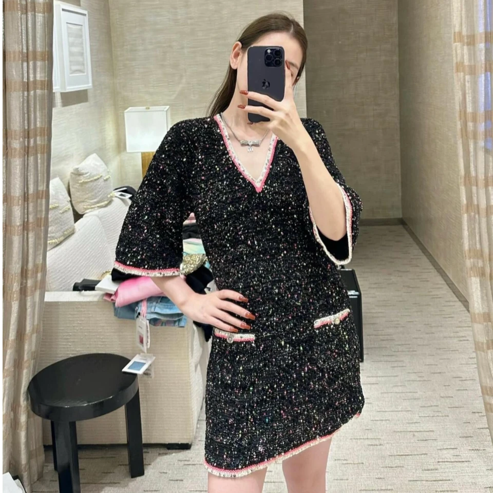 99新 Chanel/香奈儿 38码24C黑色拼彩色亮片V领连衣裙