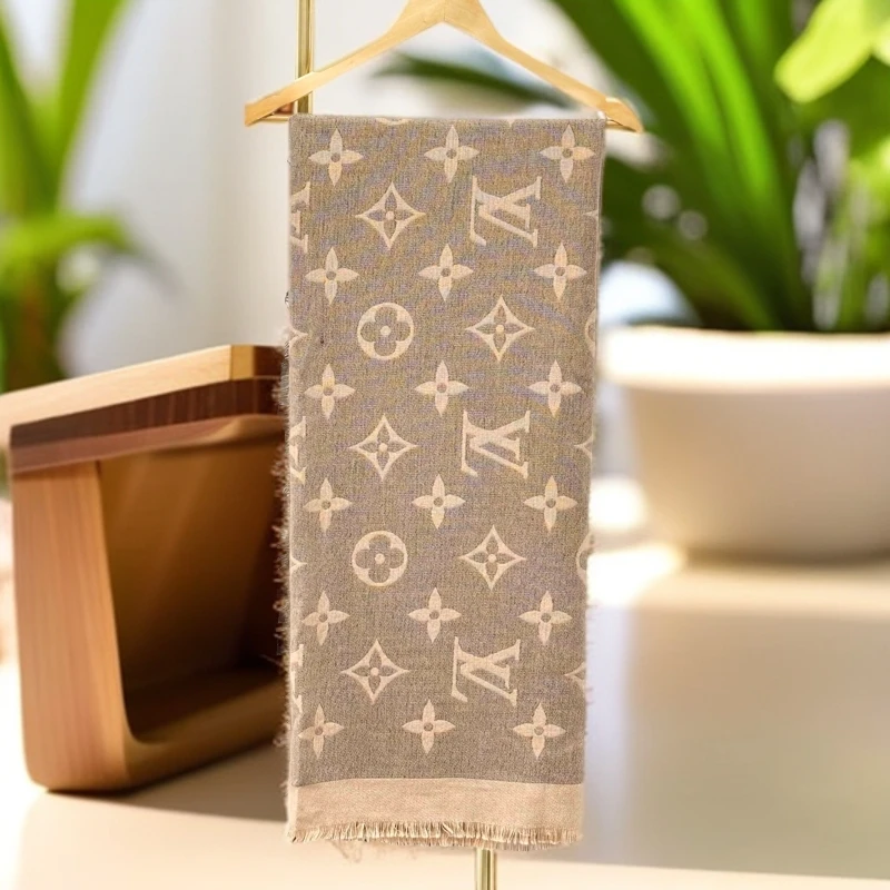 99新 LouisVuitton/路易威登 LV 浅棕色拼灰色 老花 围巾