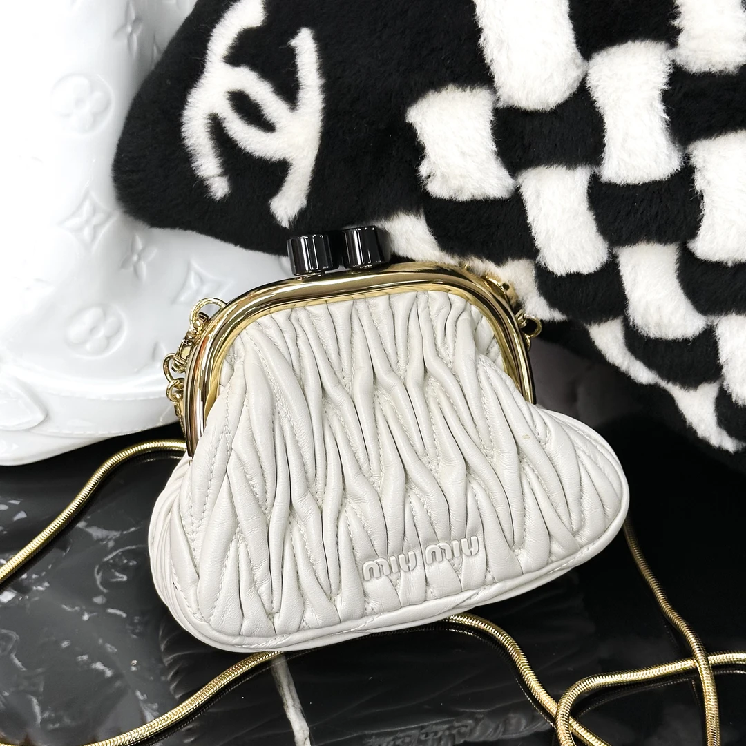 99新 MIU MIU/缪缪  Bella白色拼金色皮革褶皱斜挎包