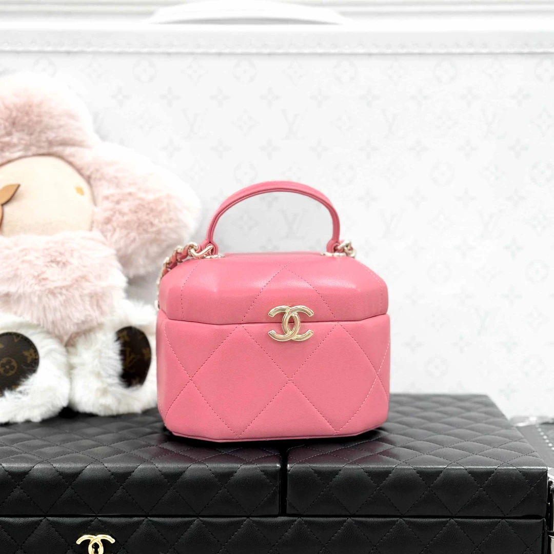 99新 Chanel/香奈儿  粉色 金扣 菱格纹 月光宝盒