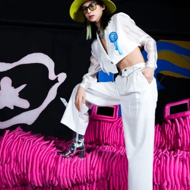 UNIDES-X2025夏季新款艺术联名玩偶西装