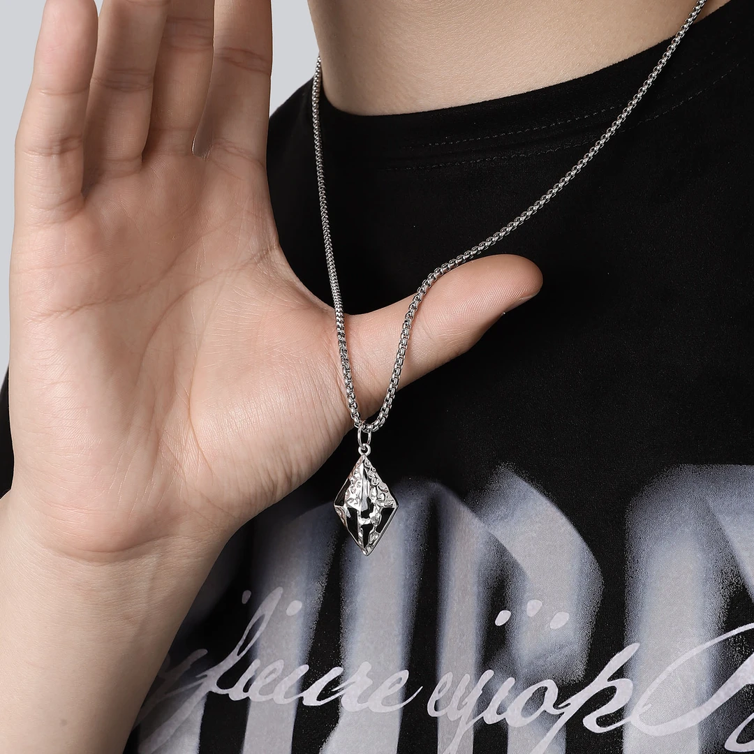 钛钢吊坠 男生项链吊坠男轻奢时尚百搭黑海吊坠小众简约坠链男士