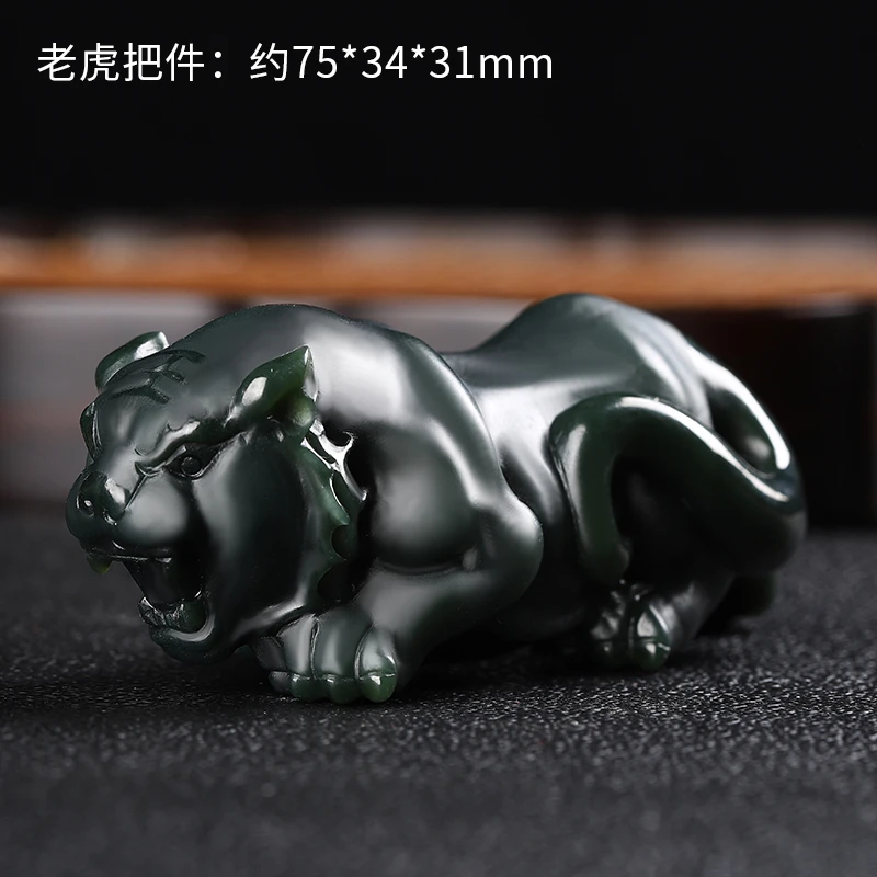 新款和田玉老虎精美生肖虎把玩件新疆玉石虎虎生威文玩玉器把玩