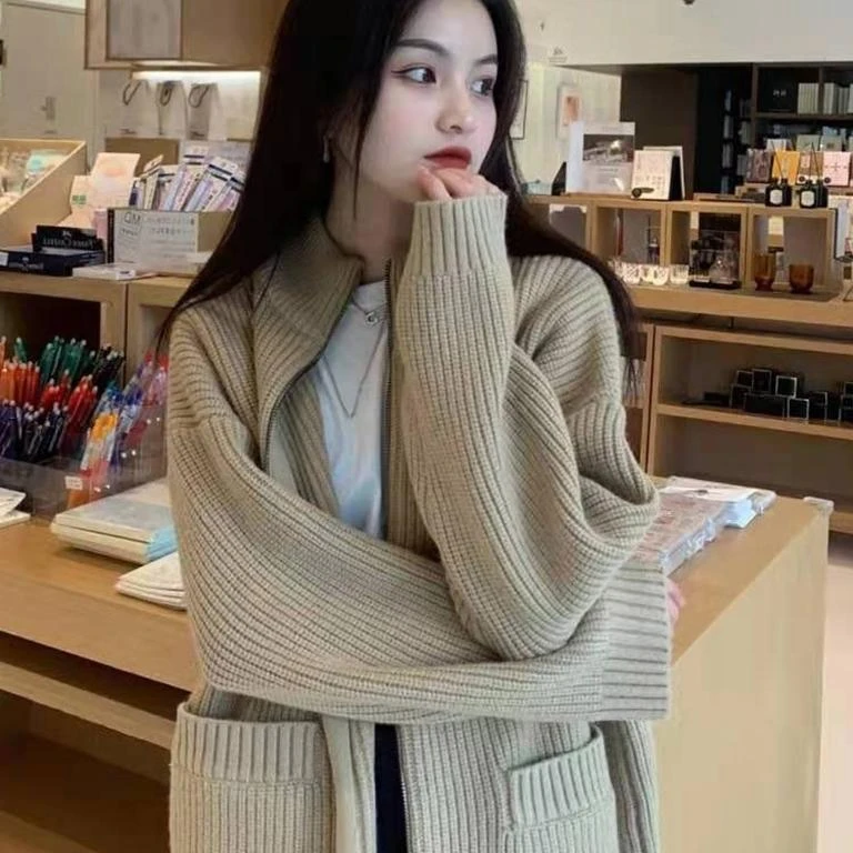 温柔风穿搭卡其色针织开衫外套秋冬新款百搭宽松慵懒风毛衣女上衣