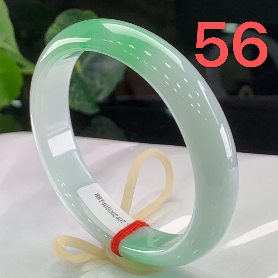 天然缅甸翡翠A货 甜绿底 贵妃