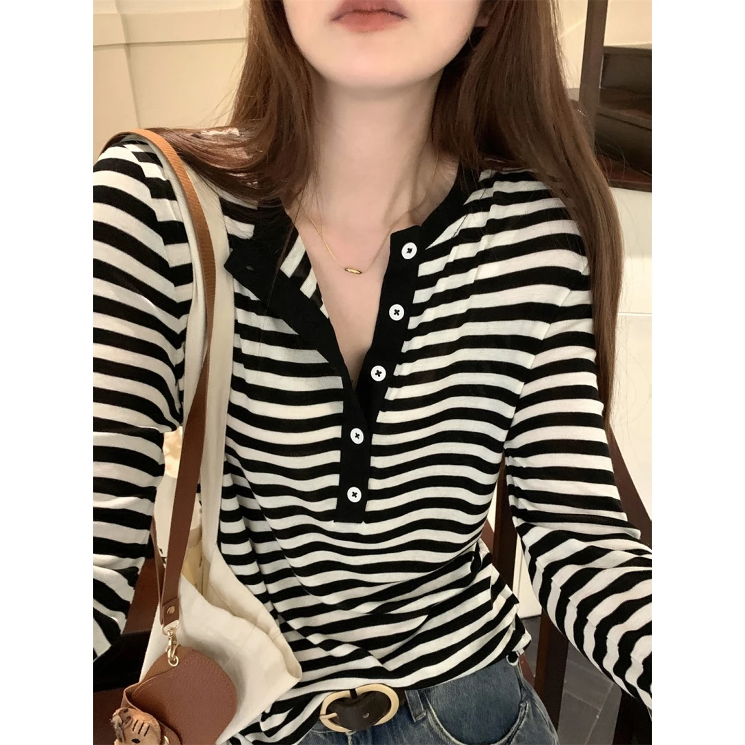 韩版高级感休闲显瘦条纹纽扣百搭长袖T恤2025春洋气百搭通勤上衣