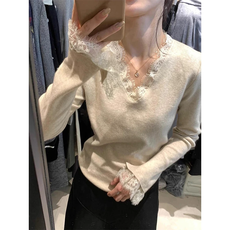 辣妹v领蕾丝拼接上衣女气质喇叭袖针织毛衣秋冬设计感内搭打底衫