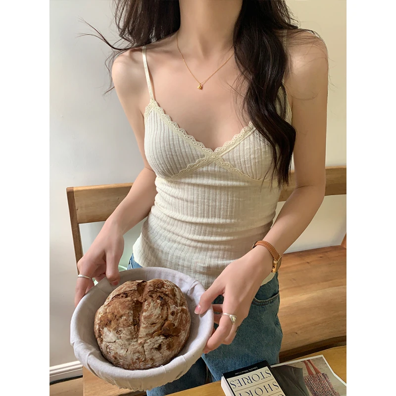 带胸垫蕾丝小背心春夏季甜辣纯欲风修身外穿吊带女肌理感短款上衣