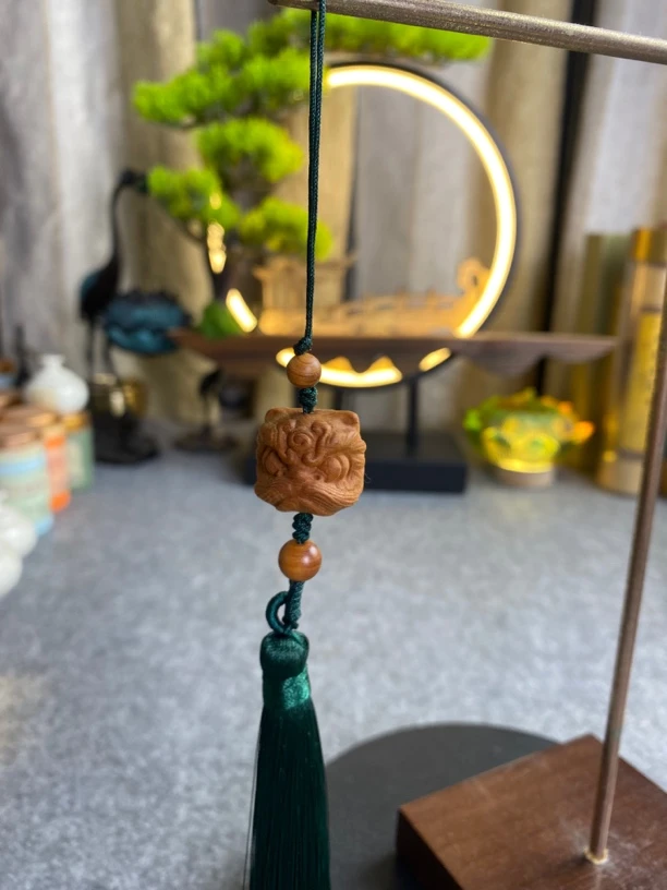 (夏小雨的小店）太行崖柏木陈化料醒狮头钥匙汽车挂件2x2cm小饰品