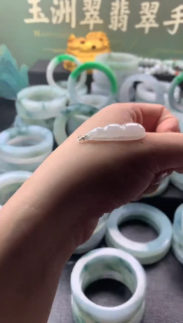 【闪购商品】翡翠颈饰未镶嵌翡翠福豆