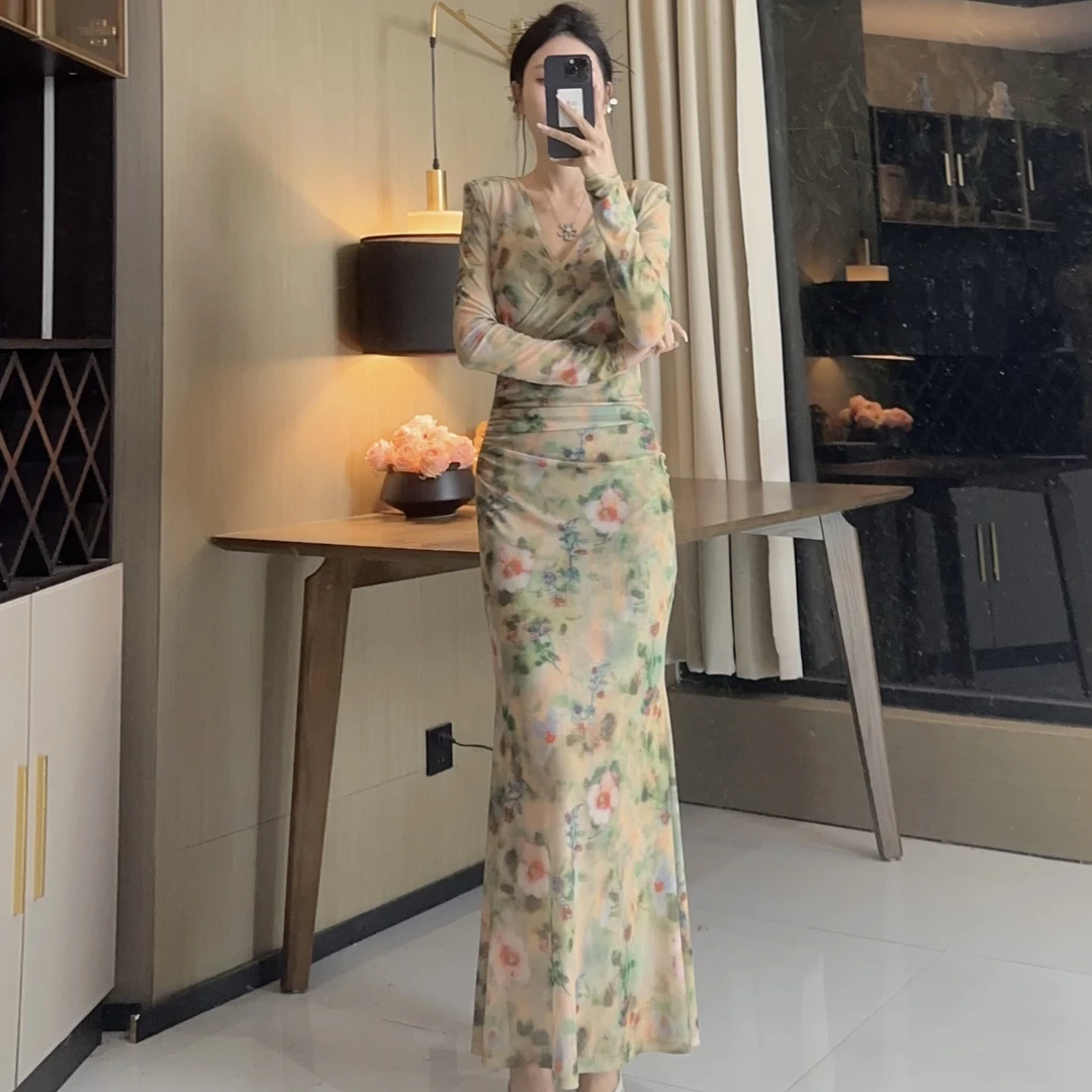 气质女人味轻奢V领长袖绿野仙踪显瘦包身修身时尚百搭鱼尾连衣裙
