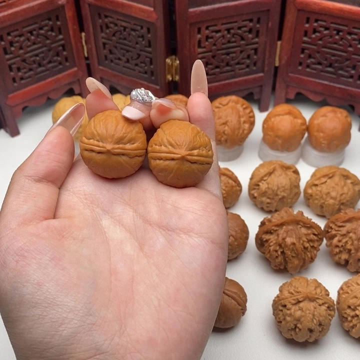 文玩核桃把件龙珠