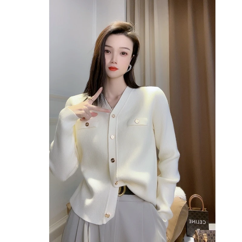 2147新款高品质超柔软小香风V领上衣