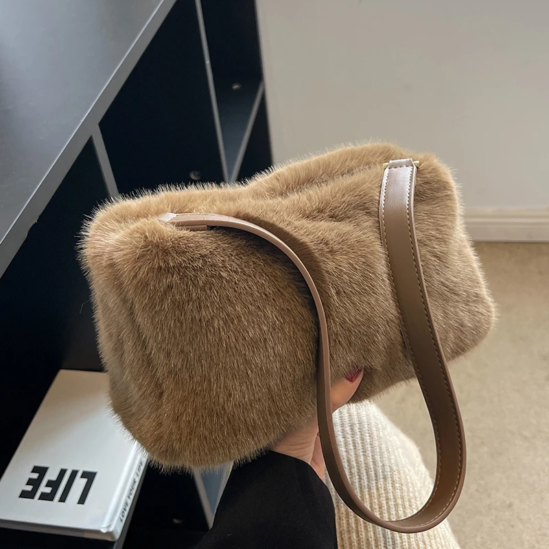 毛毛包包女秋冬2023新款百搭小众设计通勤单肩包高级感毛绒小方包