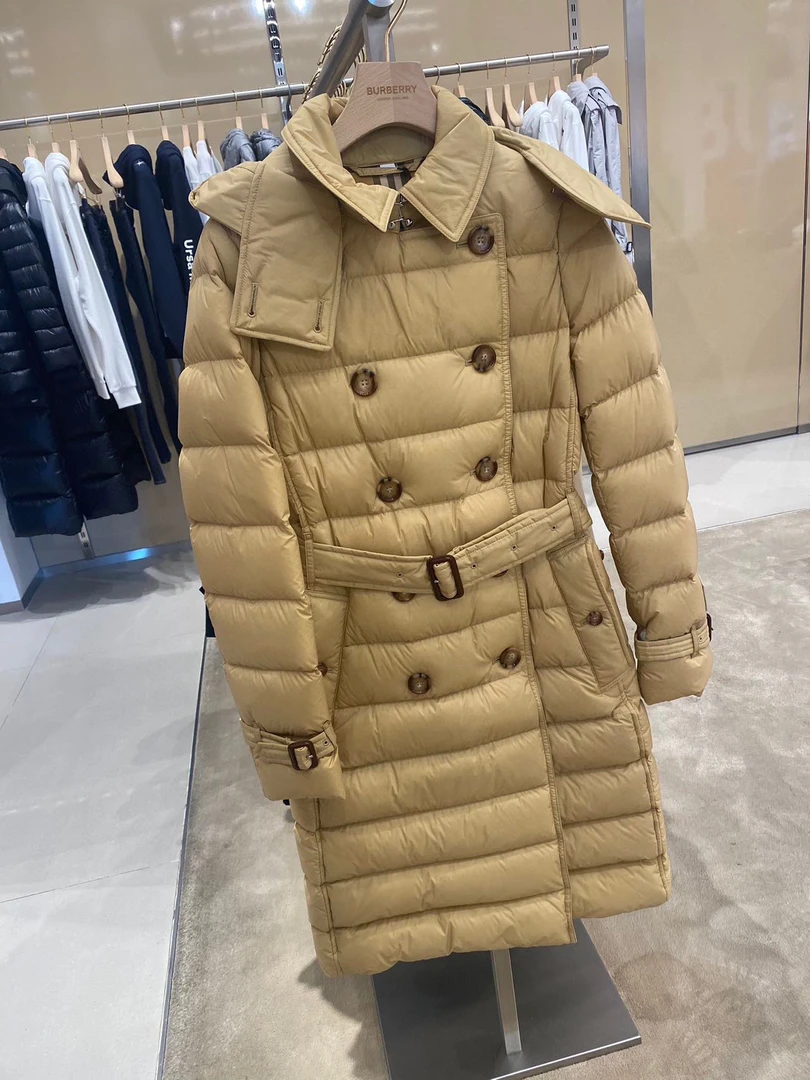 未使用 BURBERRY/博柏利 女款羽绒服 伦敦字母标 部分国现