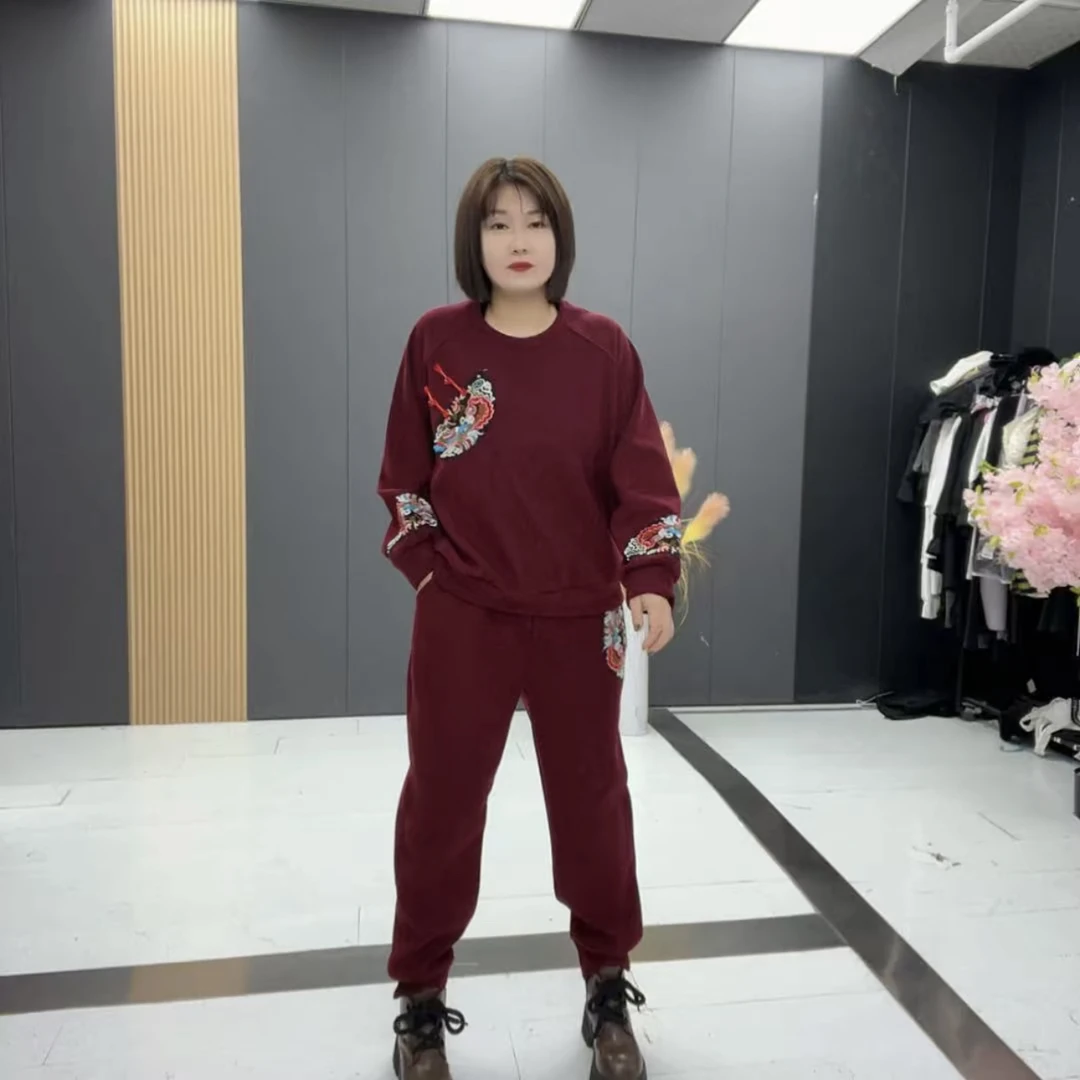 6693*加绒冬季时尚大码减龄百搭宽松休闲刺绣盘扣上衣+裤子套装