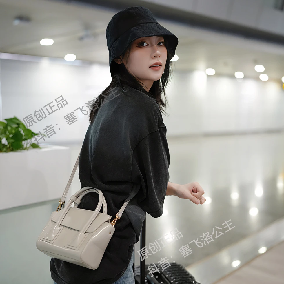 塞飞洛CEFIRO 经典高档精致潮流女士手提斜跨包包 WGG-1FB713