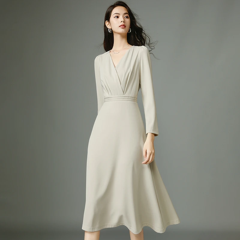 晚白春新款时尚简约气质裙子百搭高腰V领大摆连衣裙24080236