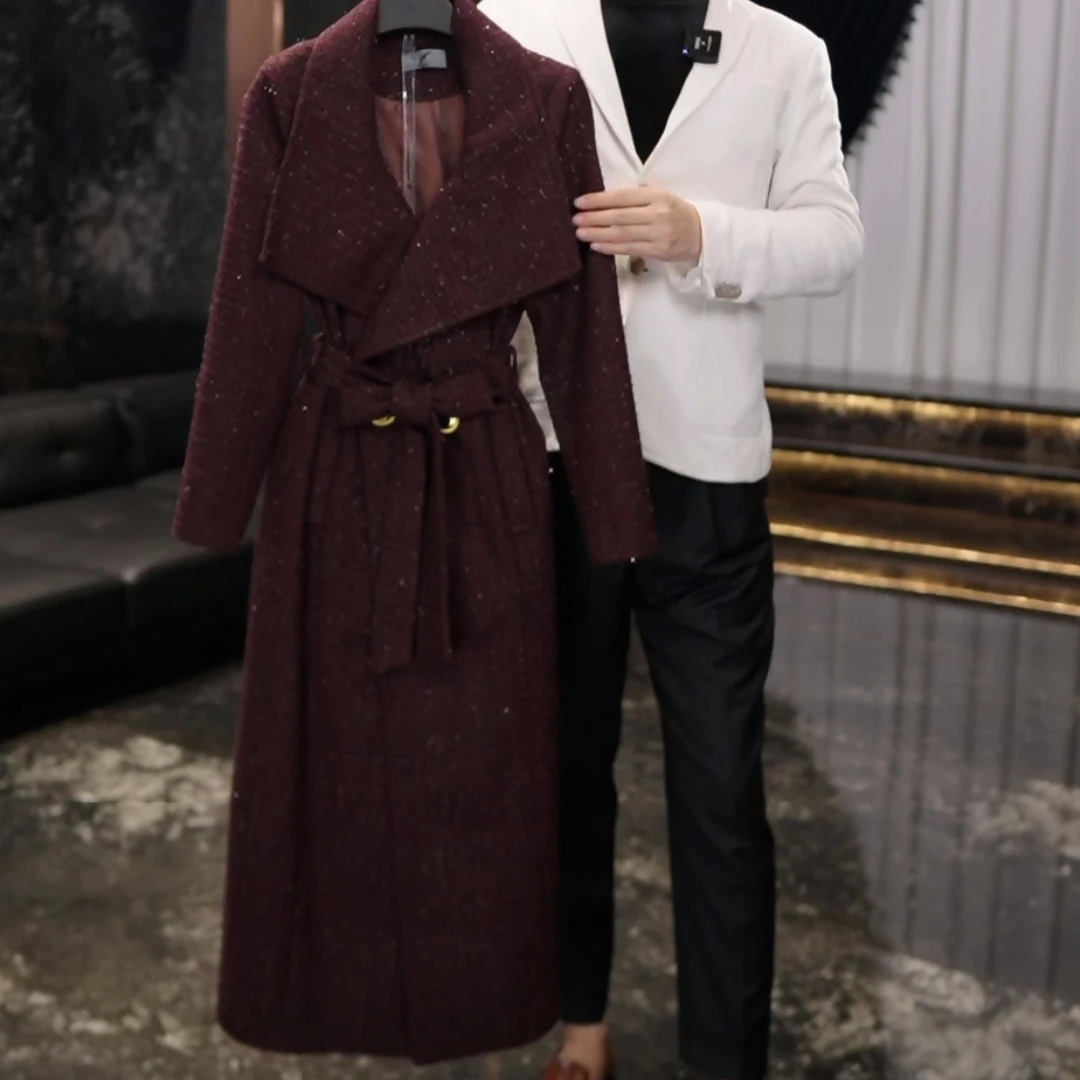 《聚财2号》安可拉红新品上市小香风女士中长款2024时尚风衣外套e