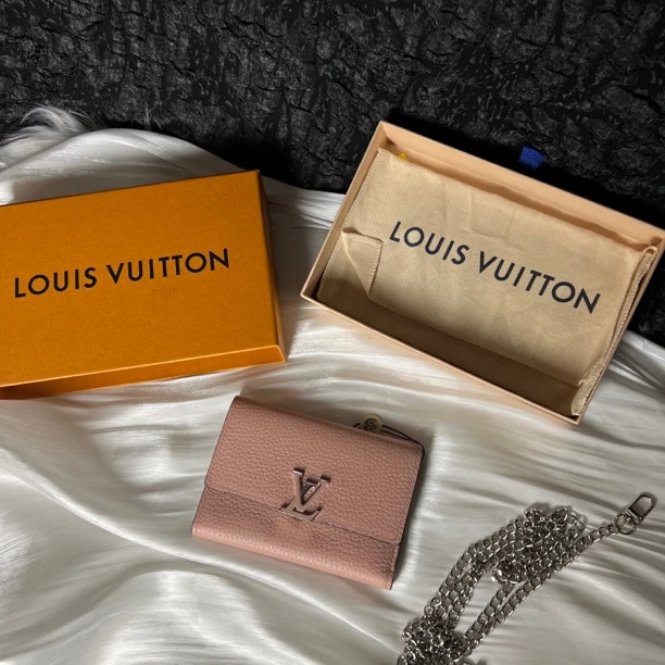 95新 LouisVuitton/路易威登 大喜/路易威登粉色荔枝纹短款钱包