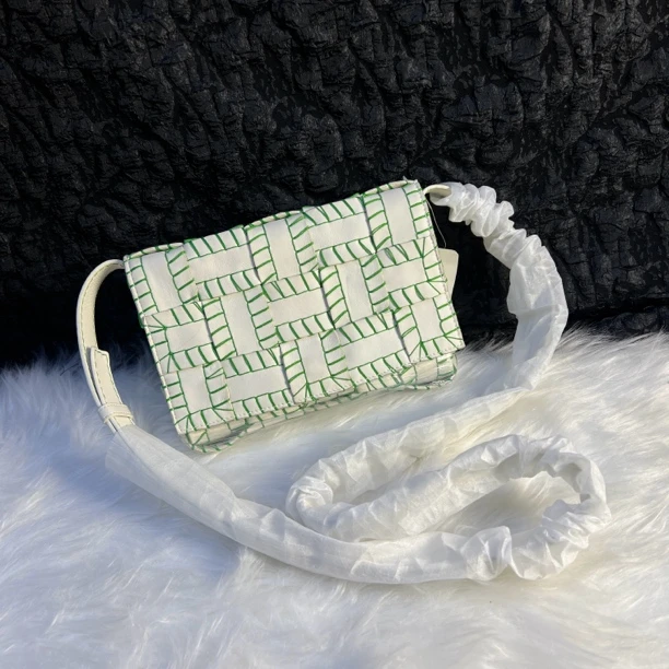 95新 BOTTEGA VENETA/葆蝶家 大喜/BV白绿色编织包