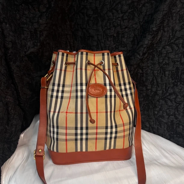 95新 BURBERRY/博柏利 BURBERRY博柏利水桶单肩斜挎包