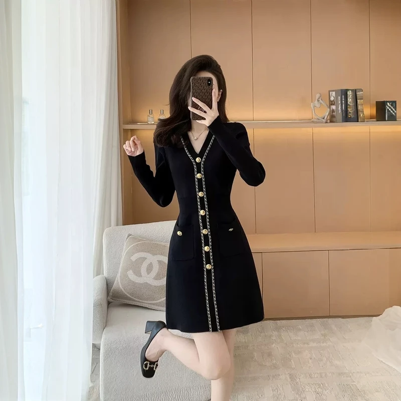 奢姿【洛岛密语】2025年冬季新款大码女装法式胖妹妹V领针织连衣裙