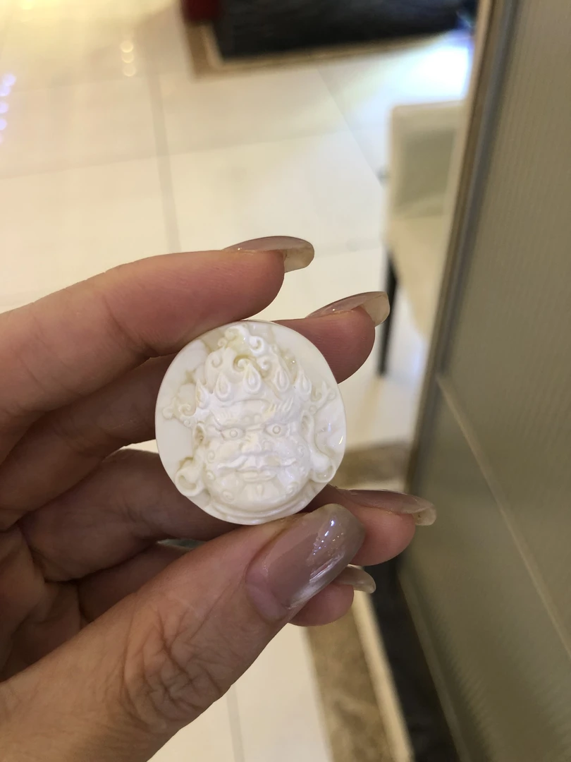 天然琥珀蜜蜡白蜡黄财神精工雕刻吊坠