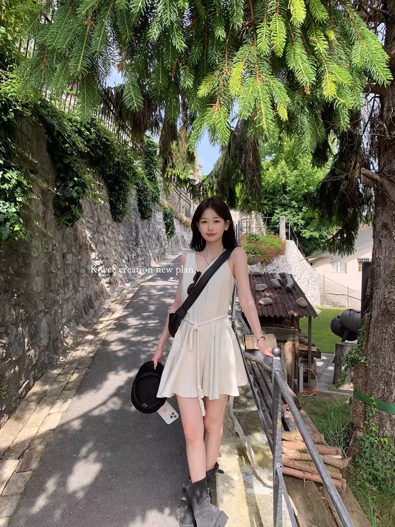 孔一粒N6562绑带V领无袖连衣裙女夏季设计感甜美显瘦收腰短裙